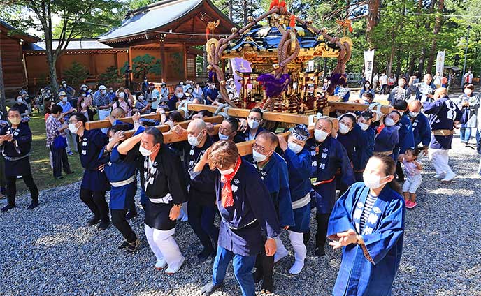 肩に神輿 3年ぶりの感触＊上川神社例大祭 | 北海道新聞 旭川支社 +