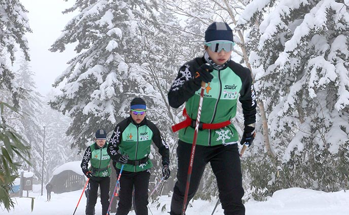 白銀の森 クロカン選手が汗＊旭岳山麓 | 北海道新聞 旭川支社 + ななかまど